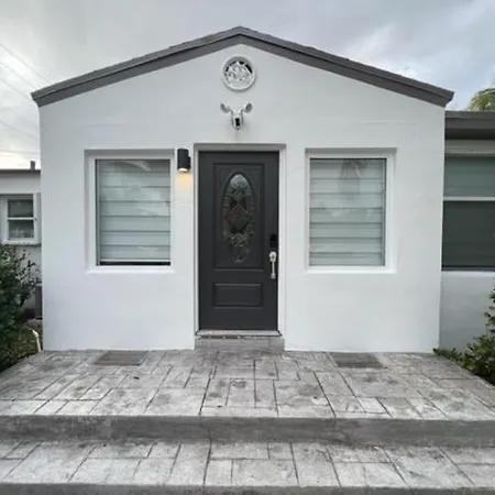 Modern Spanish Villa- Pool- By River-Tropical !!! Fort Lauderdale Esterno foto