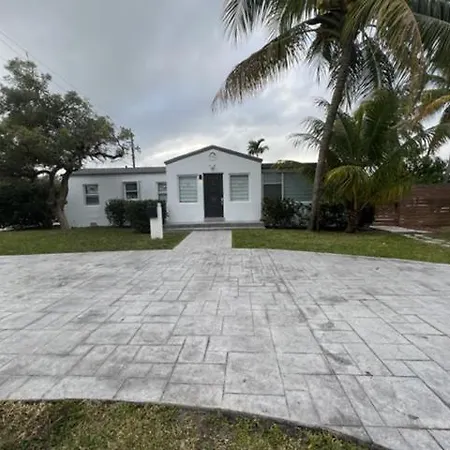 Modern Spanish Villa- Pool- By River-Tropical !!! Fort Lauderdale Esterno foto